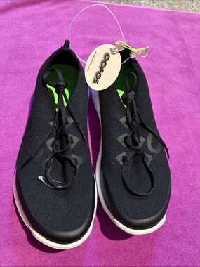 NEW 🖤 OOFOS Black Slip-On Sneakers with Neon Green Insoles. Men’s 11